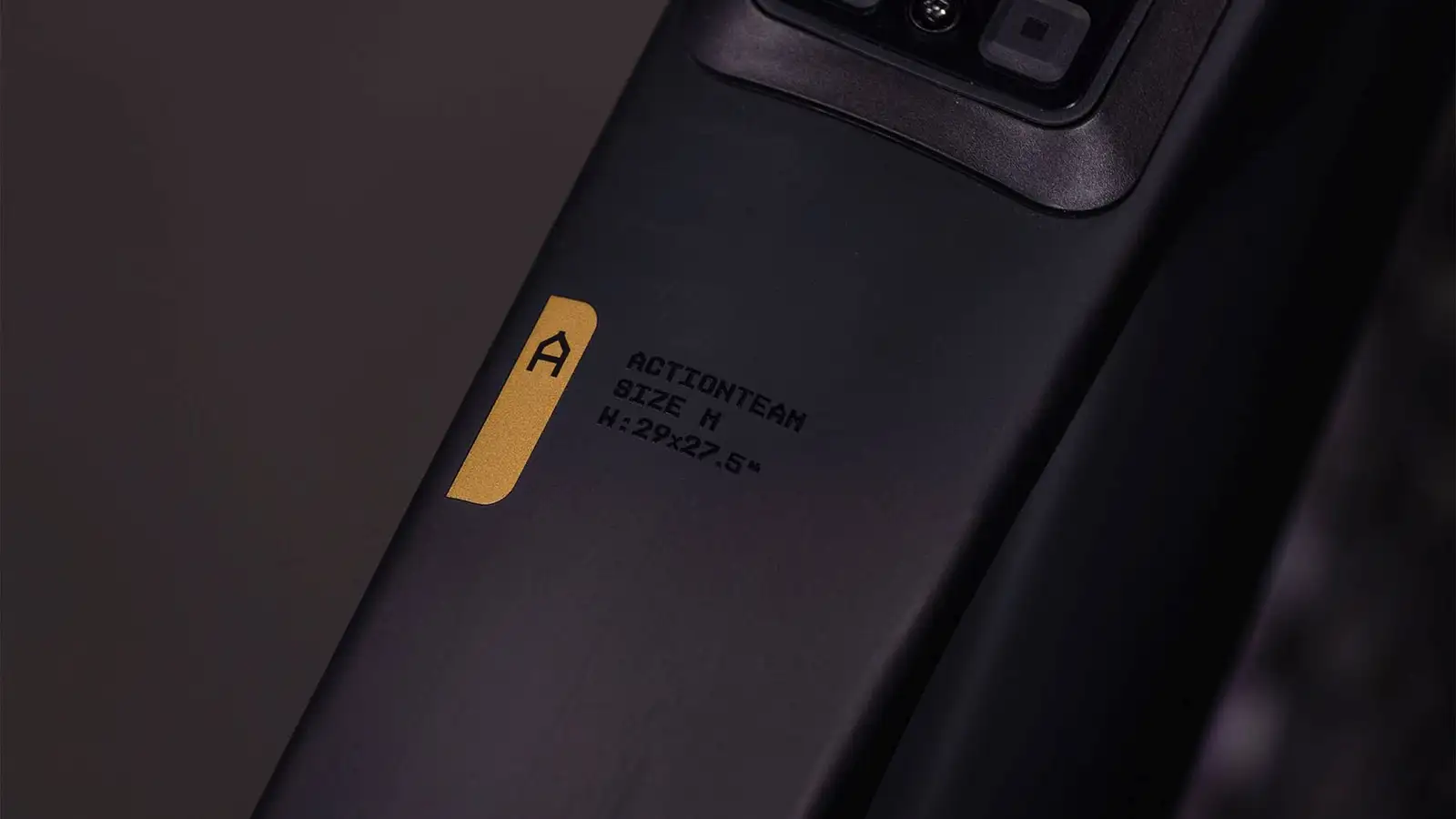 Cube AMS HYBRID ONE77 C:62 AT 600X CARBON/GOLD - Image 3