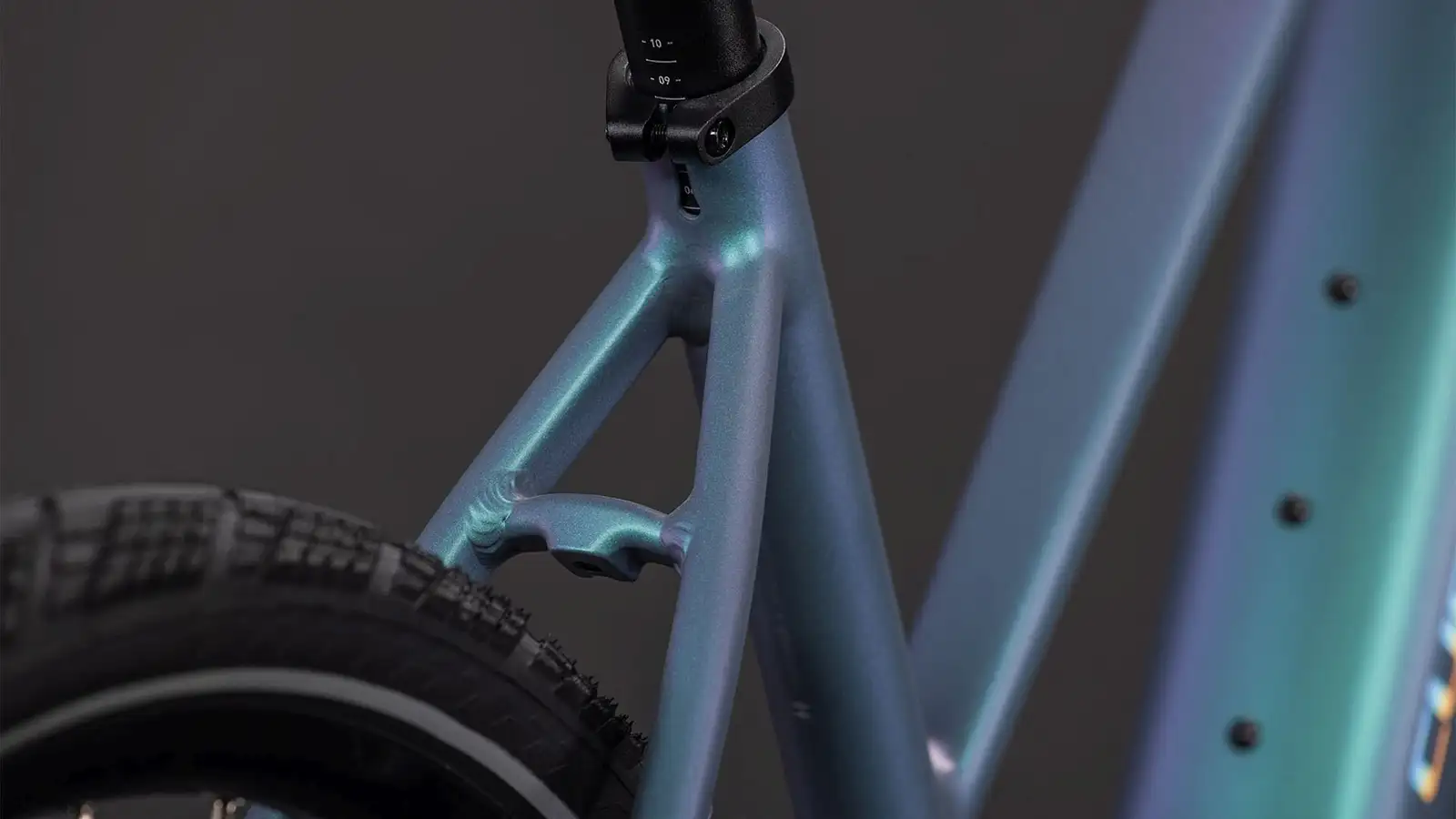 Cube EDITOR HYBRID SLT 400X SMARAGDGREY/PRISM - Image 5