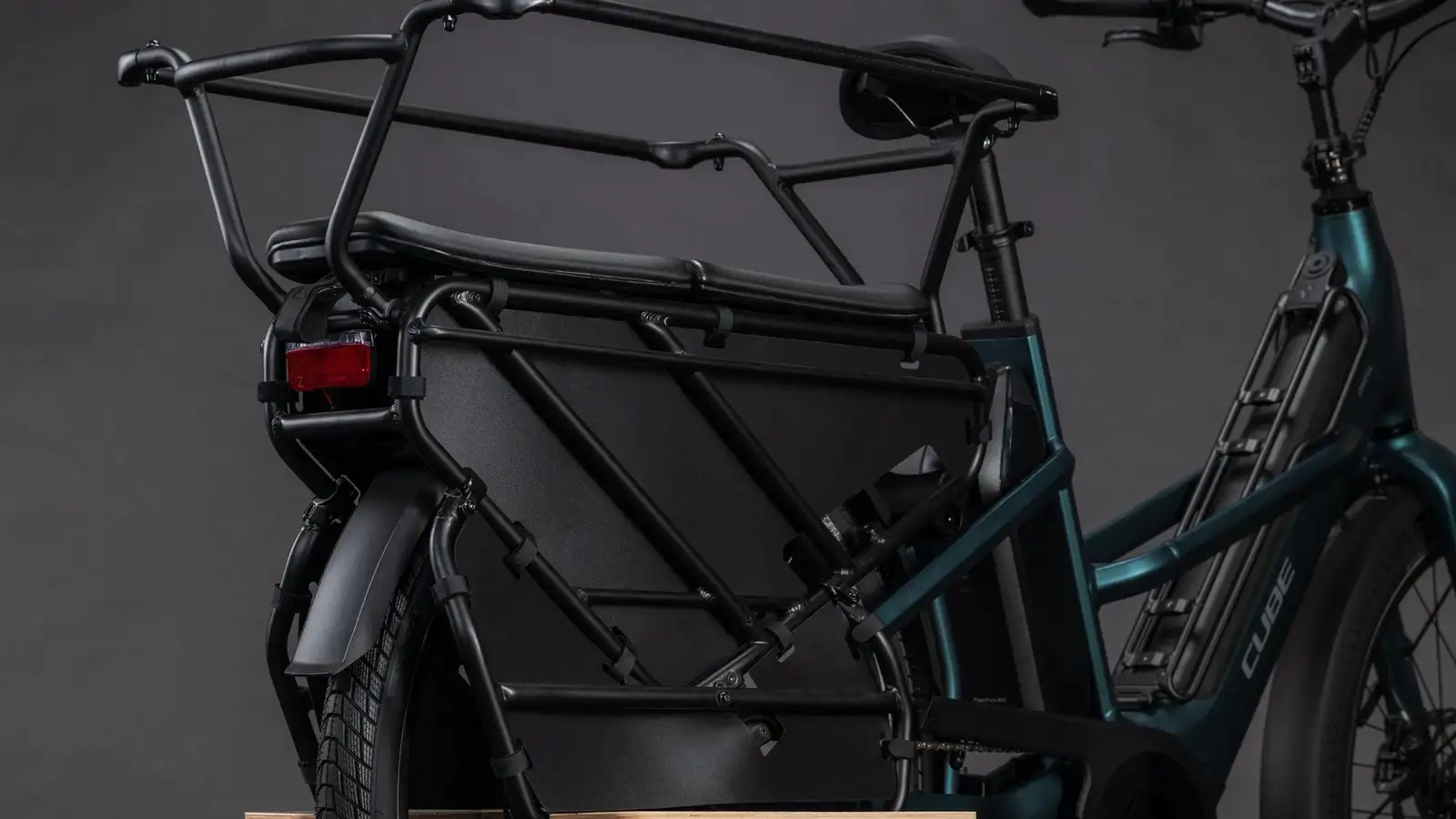 Cube LONGTAIL HYBRID FAMILY 800 ROYALGREEN/BLACK - Image 4