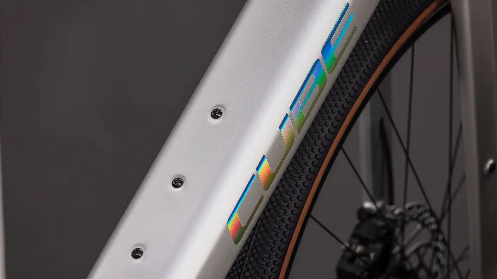 Cube NULANE HYBRID C:62 RACE 400X SLEEKGREY/PRISM - Image 5