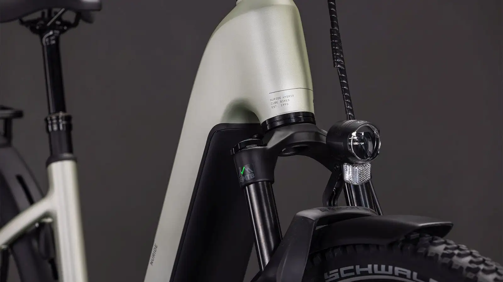 Cube NURIDE HYBRID EXC 800 LEMONGRASS/REFLEX - Image 6