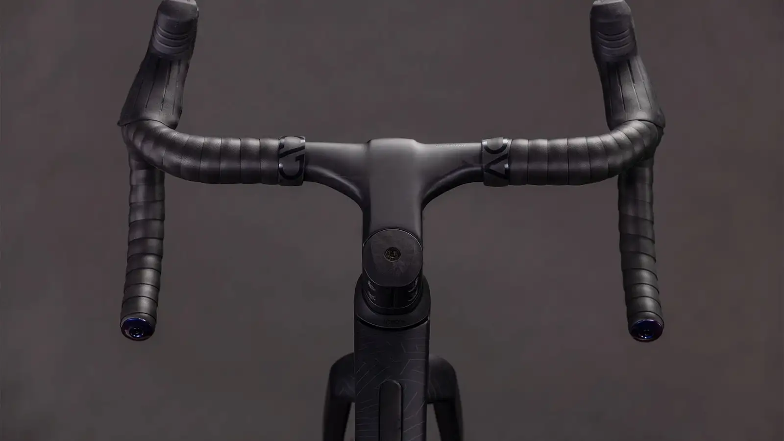 Cube NUROAD C:62 EXC CARBON/CRISSCROSS - Image 5