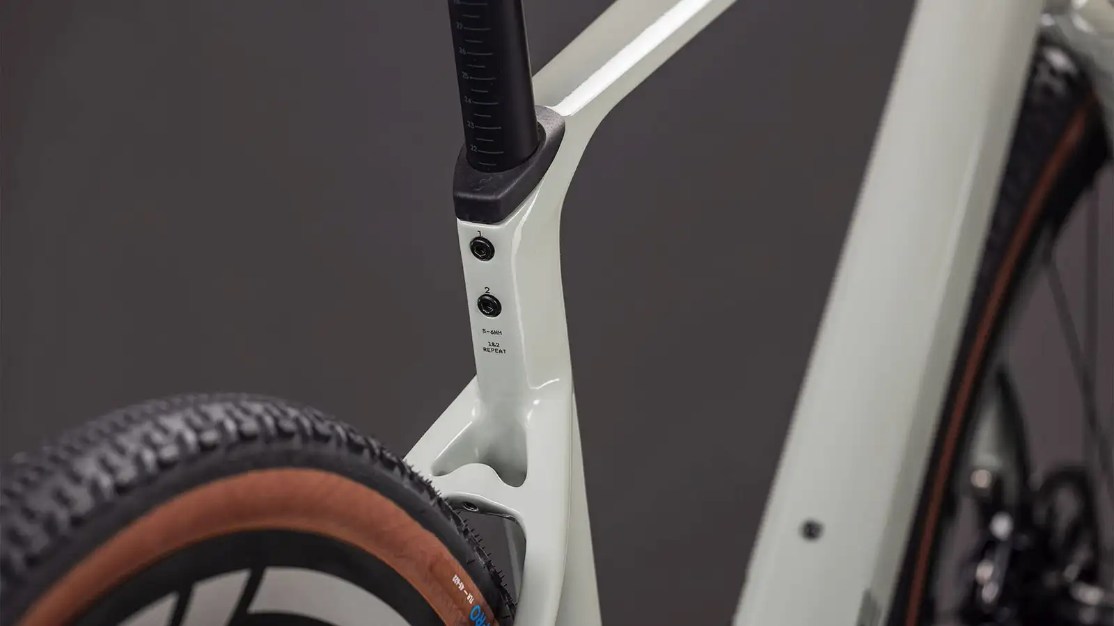 Cube NUROAD C:62 SLX REEDBEIGE/CHROME - Image 3