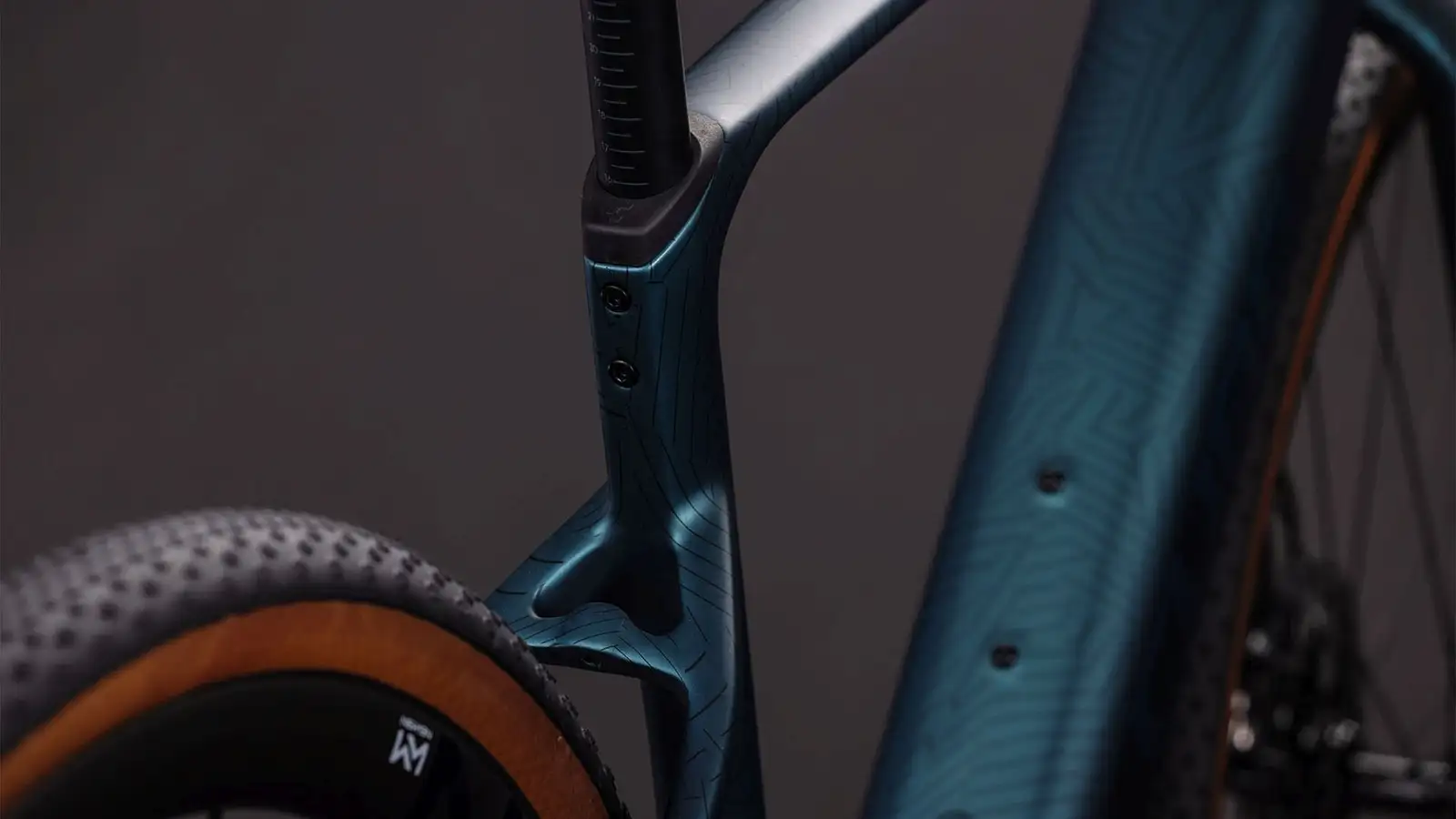 Cube NUROAD HYBRID C:62 SLT 400X ROYALGREEN/CRISSCROSS - Image 4