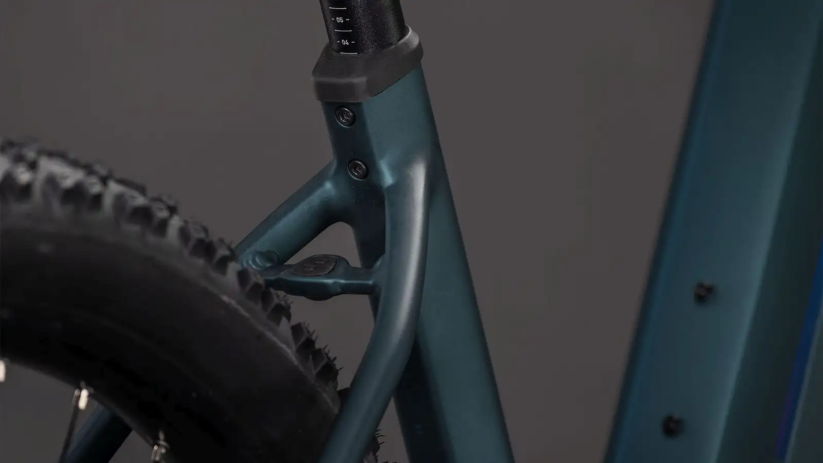 Cube REACTION HYBRID ONE 600 ROYALGREEN/PRISM - Image 4