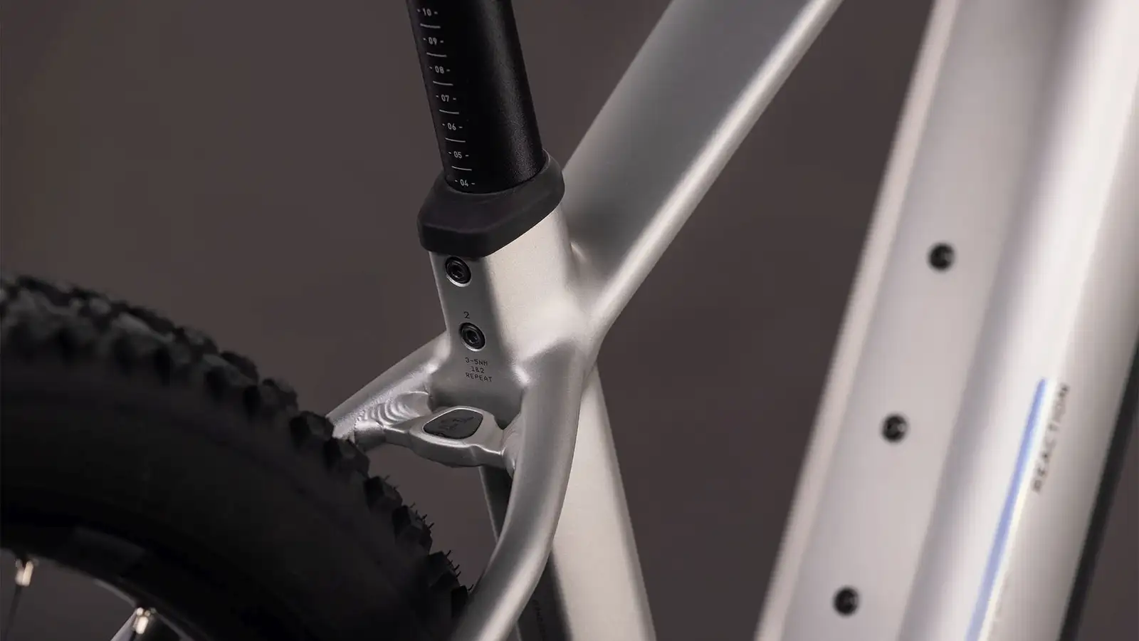 Cube REACTION HYBRID ONE 800 SLEEKGREY/PRISM - Afbeelding 4