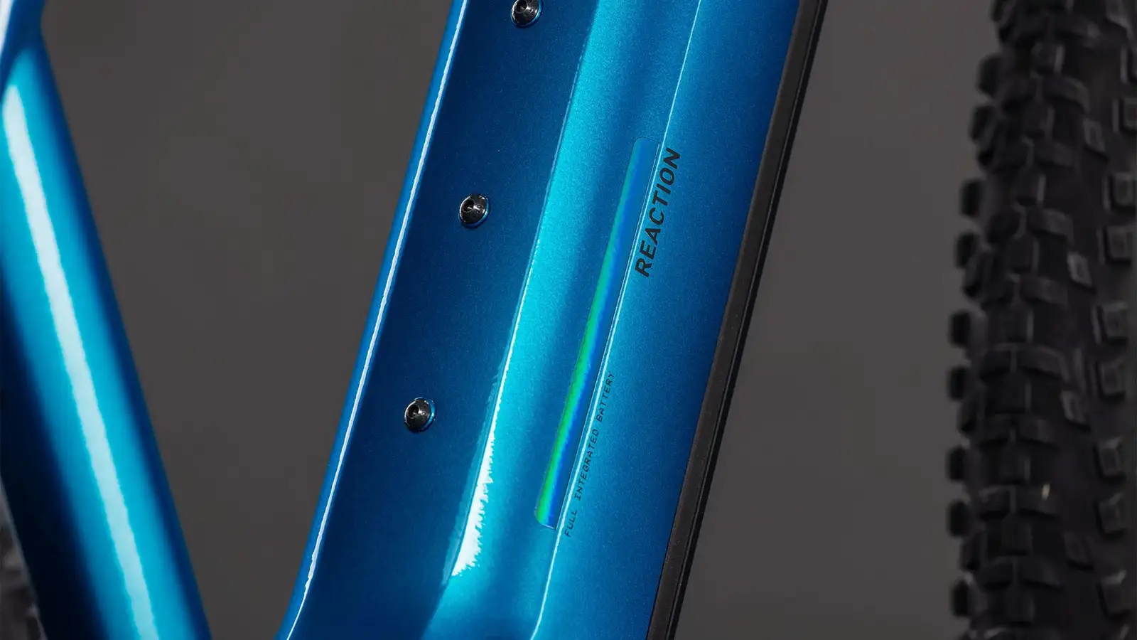 Cube REACTION HYBRID PERFORMANCE 600 ELECTRICBLUE/DAZZLE - Image 3