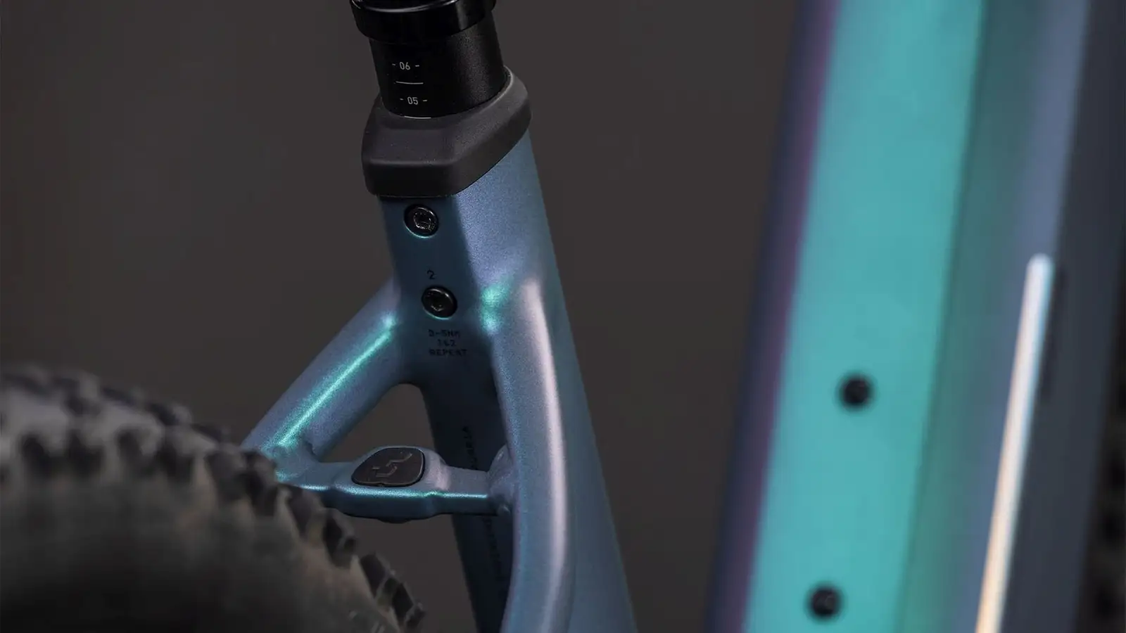 Cube REACTION HYBRID RACE 800 POLARLIGHT/PRISM - Image 4