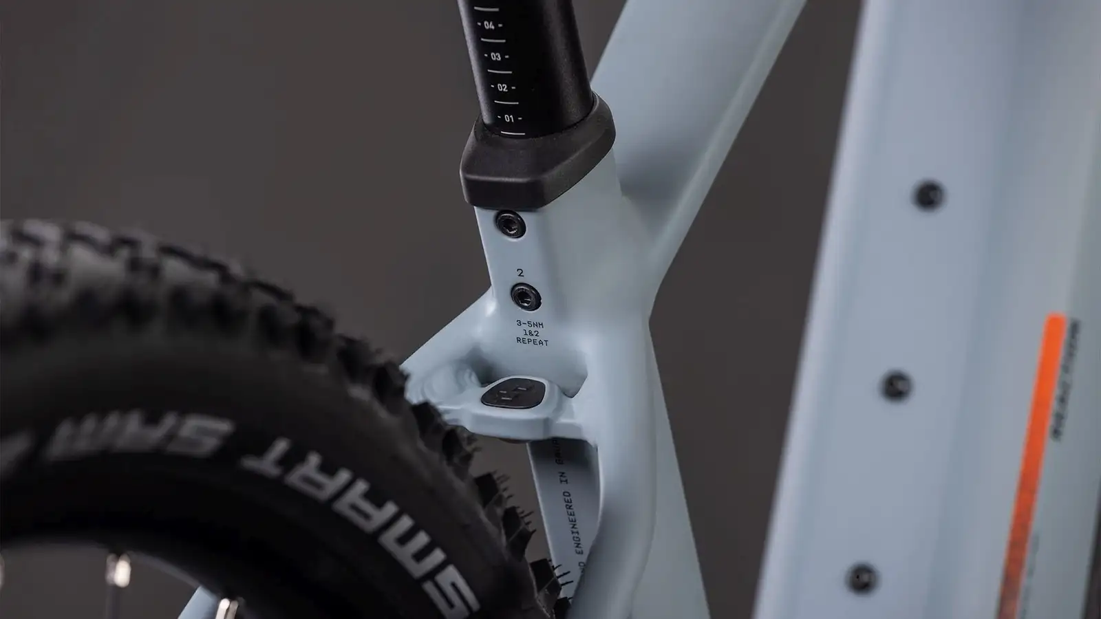 Cube REACTION HYBRID RACE 800 VULCAN/ORANGE - Image 4