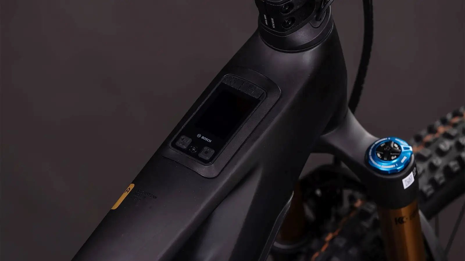 Cube STEREO HYBRID ONE44 HPC AT 800 CARBON/GOLD - Image 2