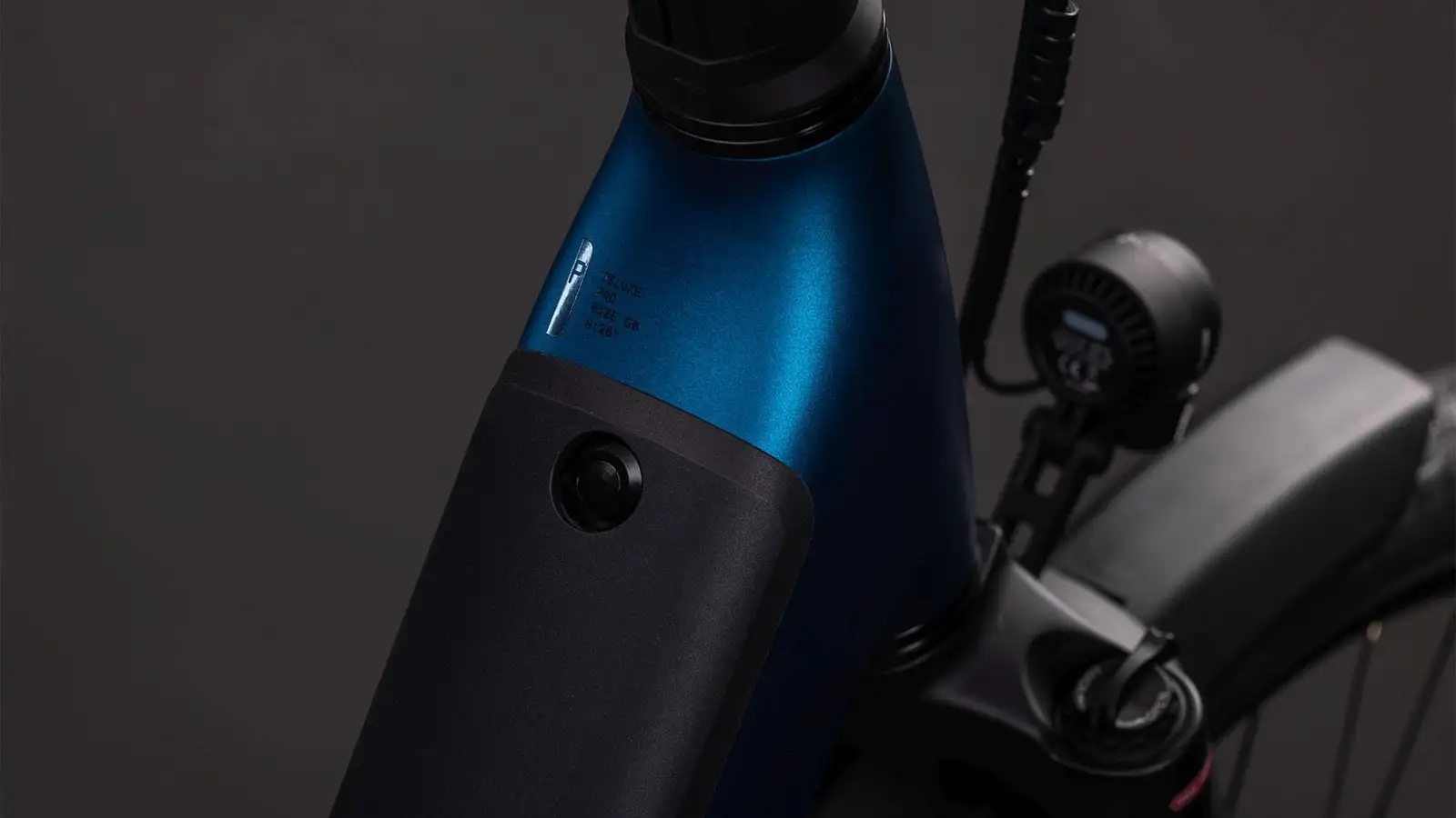 Cube SUPREME HYBRID DELUXE PRO 600 ELECTRICBLUE/CHROME - Image 2