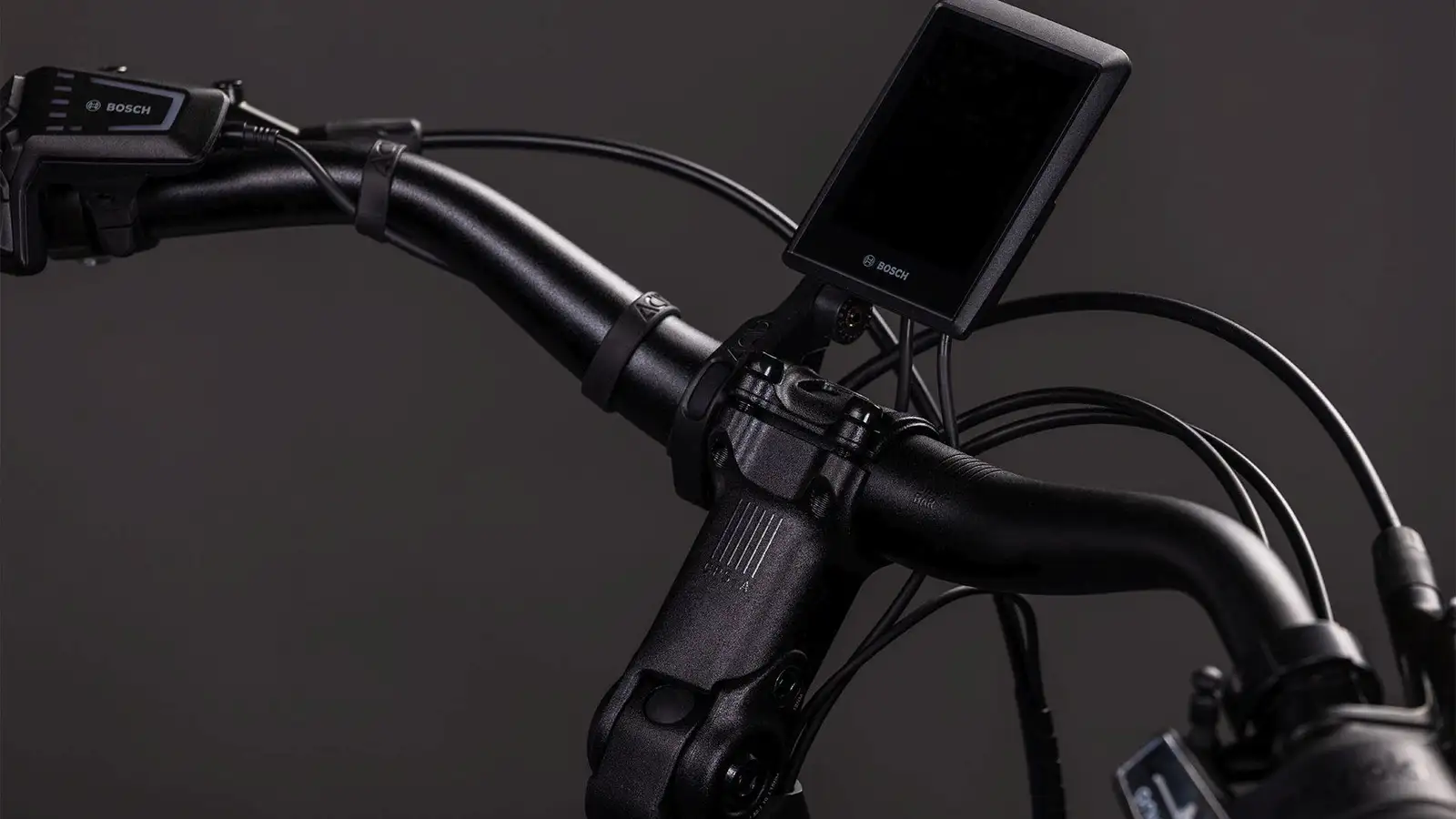 Cube SUPREME HYBRID DELUXE PRO 600 ELECTRICBLUE/CHROME - Image 3