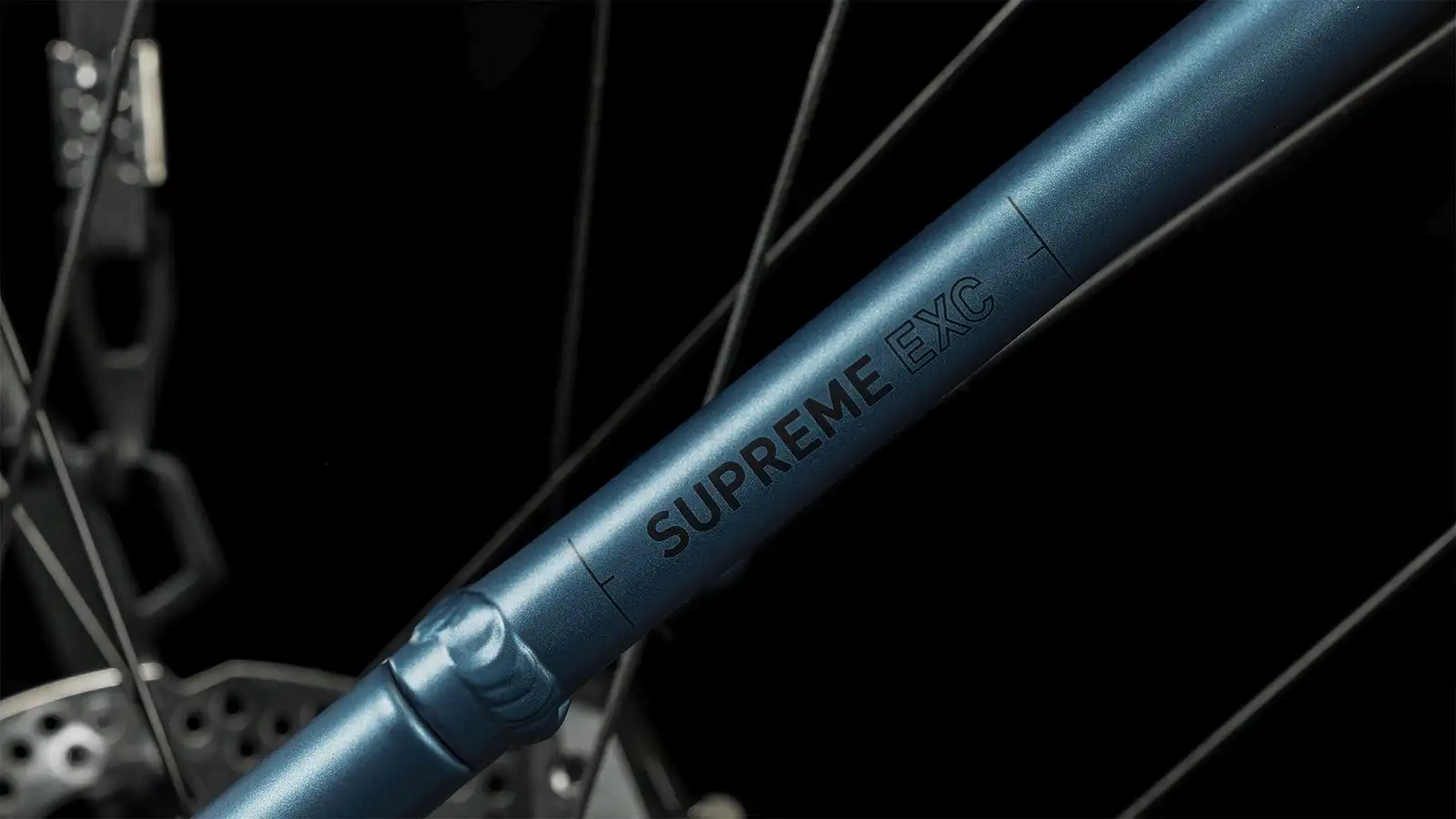 Cube SUPREME HYBRID EXC 625 BLUE/BLACK - Image 4
