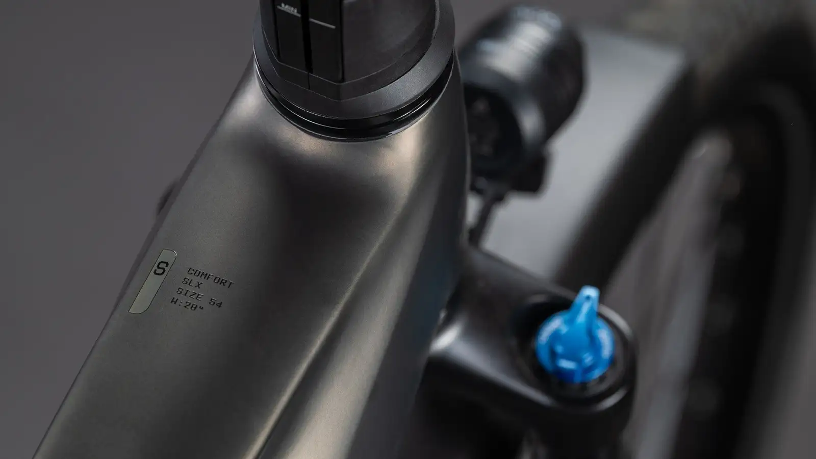 Cube TOURING HYBRID COMFORT SLX 800 CHARCOAL/CHROME - Image 2