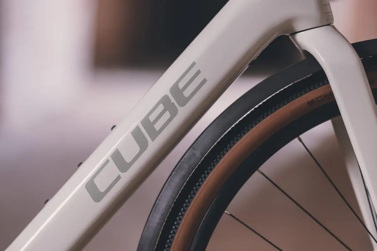 Cube NUROAD HYBRID C:62 RACE FE 400X - Afbeelding 9